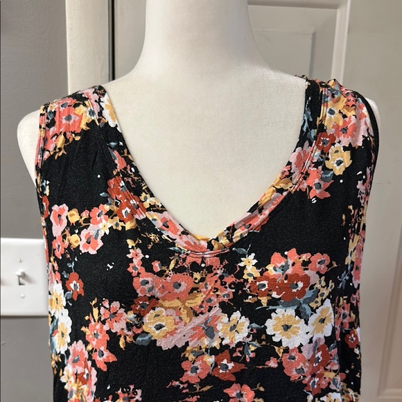 Maurices Black and Pink Floral Sleeveless Tank Top - Picture 2 of 6